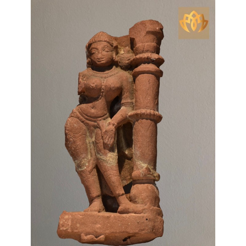 Fragment representing a Yakshini - India - 10-12 th century. For sale - LBO ANTIQUES